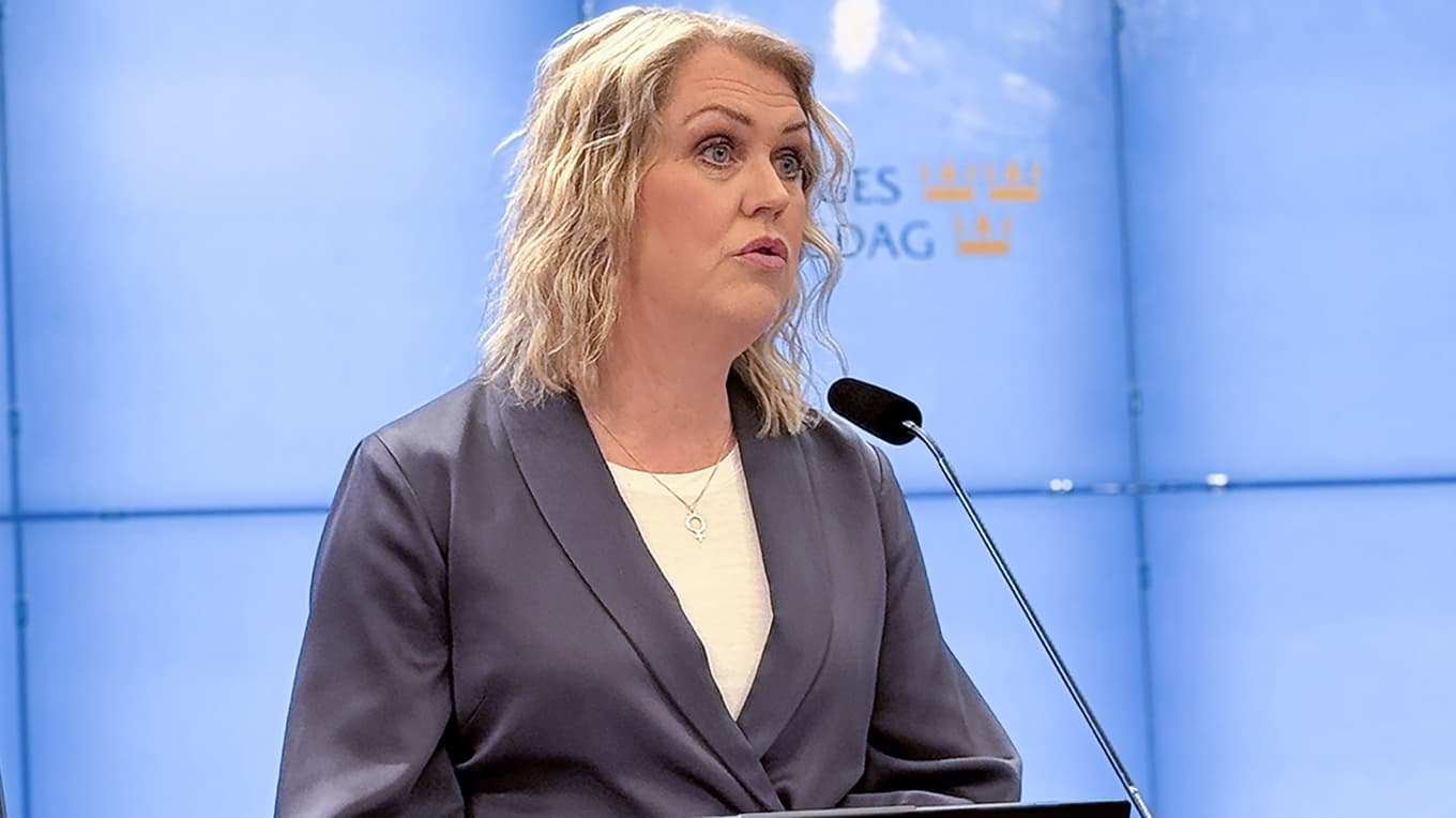 Lena Hallengren talar om brister i förlossningsvården. Foto: Staffan Erfors