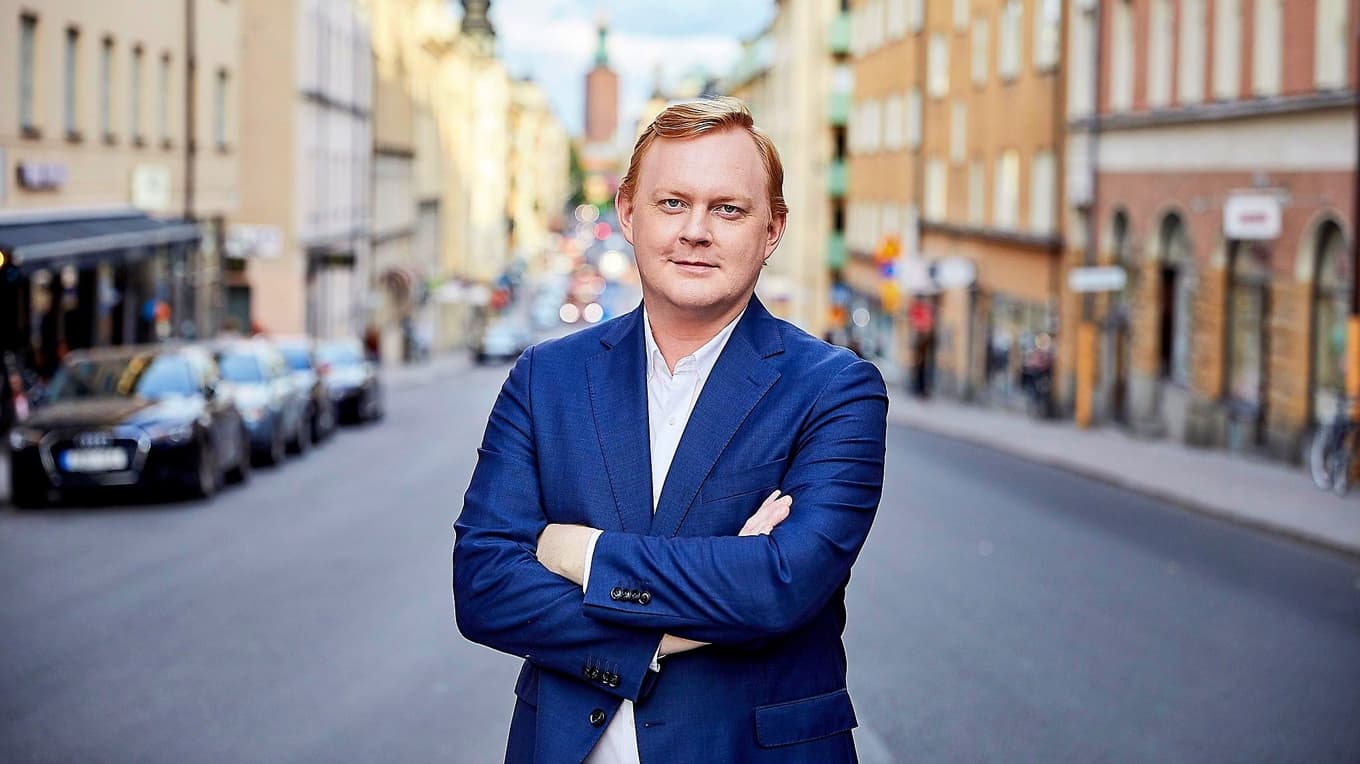 Moderaternas oppositionsborgarråd i Stockholm, Dennis Wedin, är upprörd över Socialdemokraternas planer på en lekpark för 110 miljoner kronor. Foto: Pressbild/Moderaterna