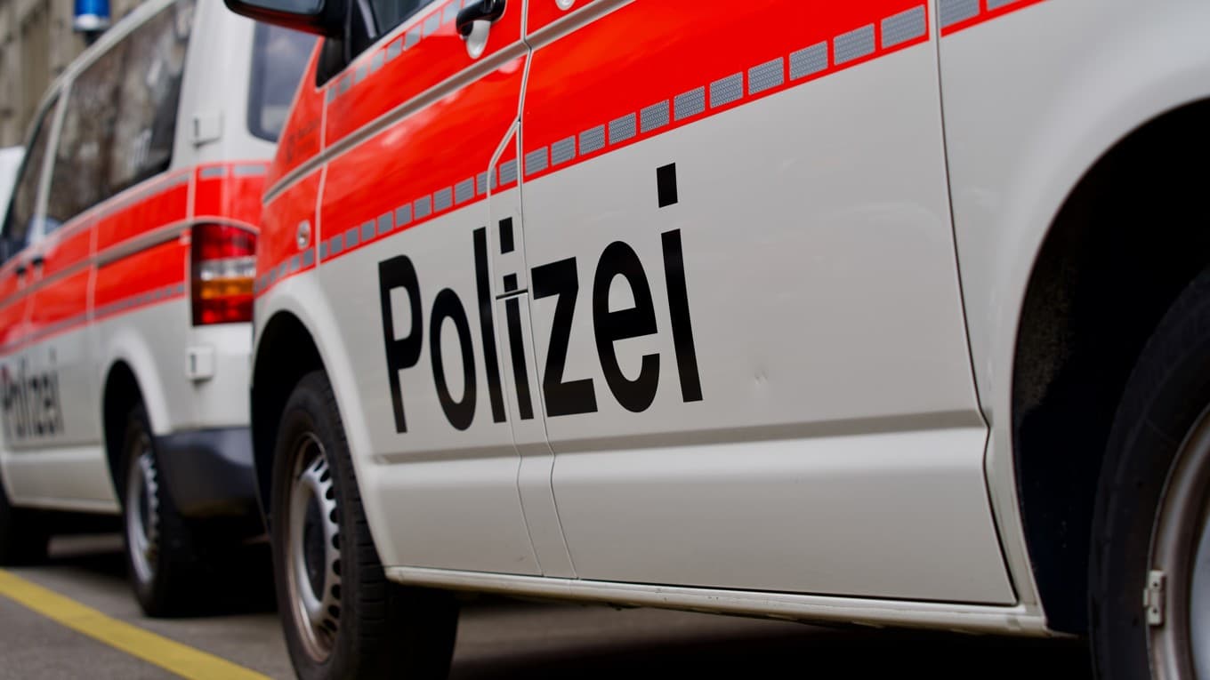 Polis i Schweiz har gripit flera medlemmar i den nigerianska maffian ”Black Axe”. Foto: Michael Derrer Fuchs/Shutterstock