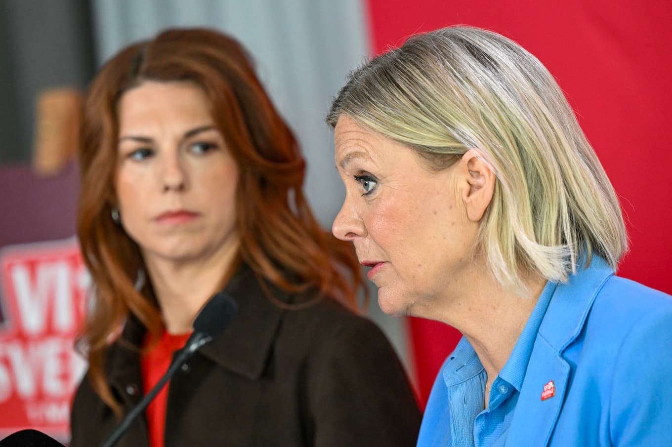Emilia Bjuggren (S), skolborgarråd i Stockholm och Socialdemokraternas partiledare Magdalena Andersson (S) presenterar skolsatsning för miljarder. Foto: Jessica Gow/TT