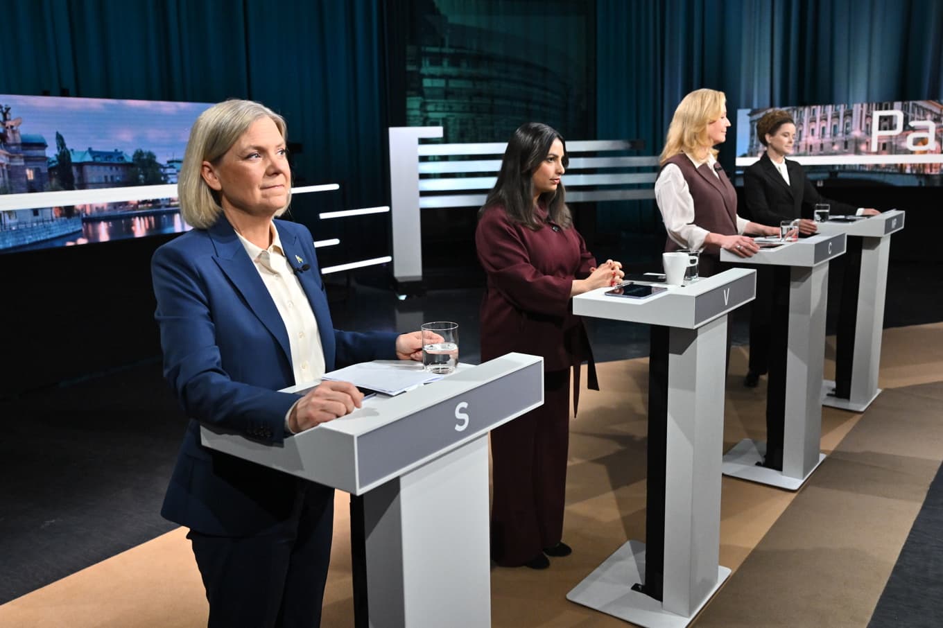 Den rödgröna sidan i SVT:s partiledardebatt: Magdalena Andersson (S), Nooshi Dadgostar (V), Elisabeth Thand Ringqvist (C) och Amanda Lind (MP). Foto: Claudio Bresciani/TT