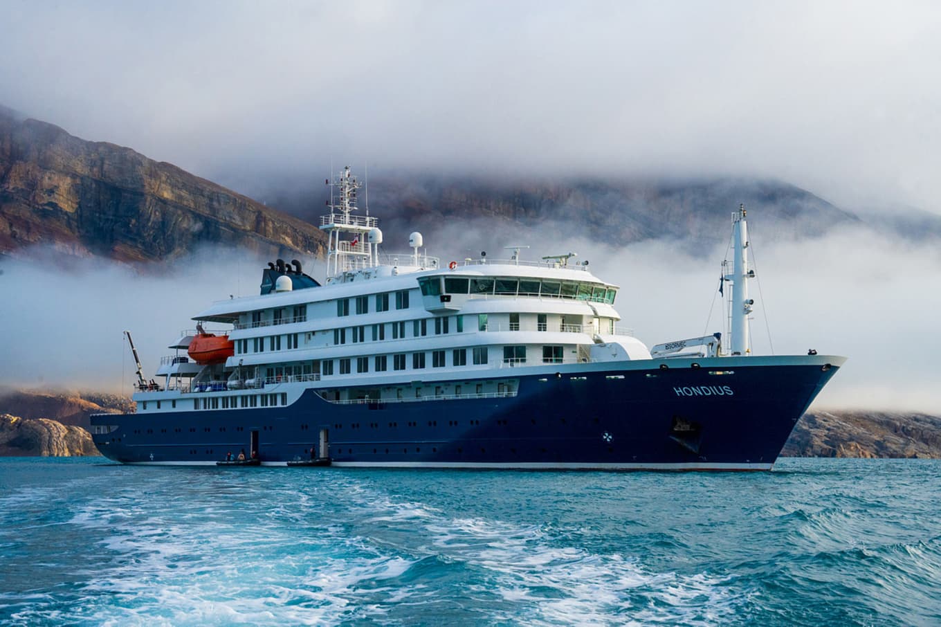 Arkivbild på det kryssningsfartyg som tros ha drabbats av hantavirus. Foto: Oceanwide Expeditions/AP/TT