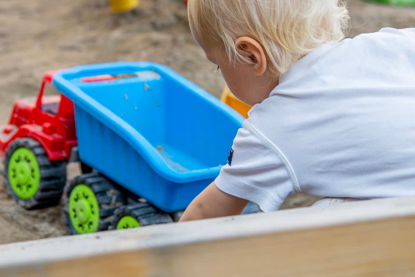 Konsumentorganisationer i flera länder har hittat asbest i lek- och hobbysand. Kemikalieinspektionen skriver på sin sajt att den samlade bedömningen är att risken med produkter innehållande leksand är låg. Arkivbild. Foto: Susanna Persson Öste/TT