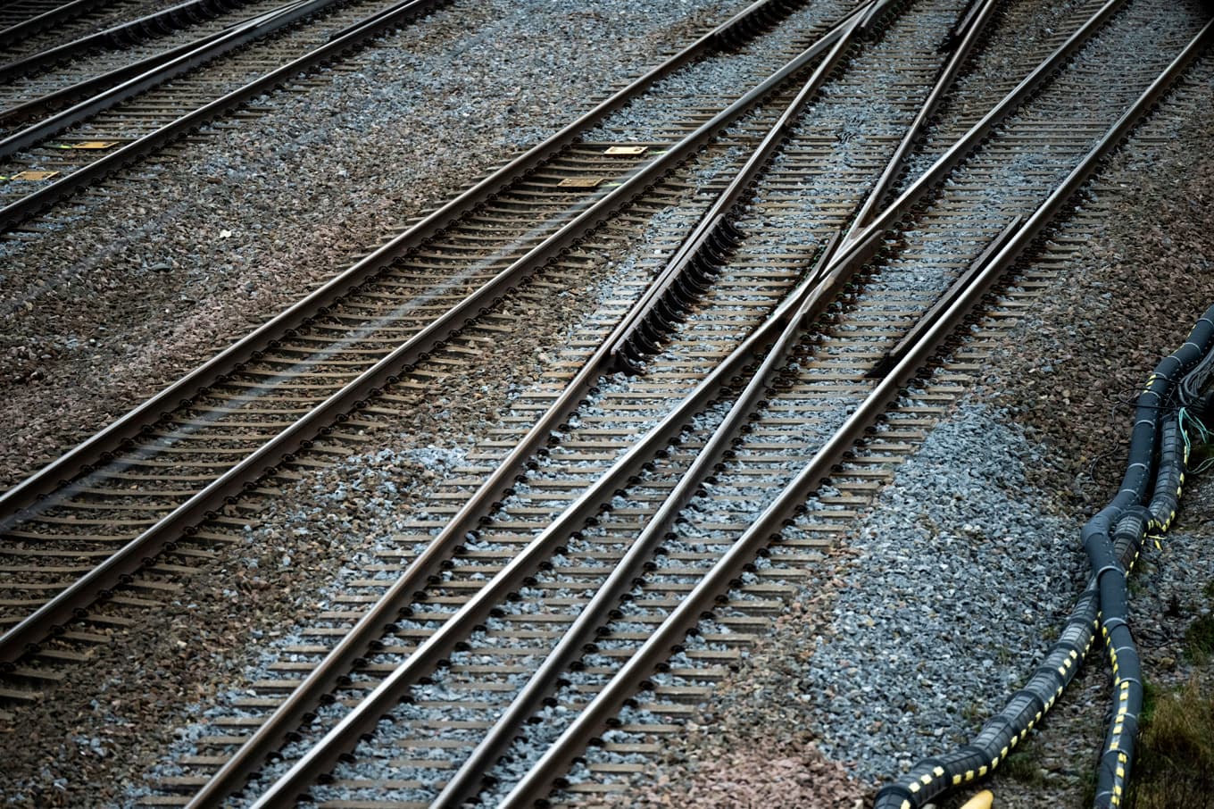 Tågspår och växlar vid Järna, där Ostlänken ska gå till Linköping. Men inte hela vägen fram till Linköping. Arkivbild. Foto: Pontus Lundahl/TT