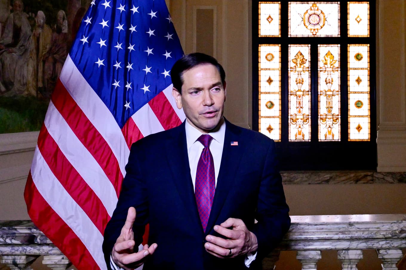 USA:s utrikesminister Marco Rubio under en pressträff på den amerikanska ambassaden i Rom på fredagen. Foto: Stefano Rellandini/AP/TT