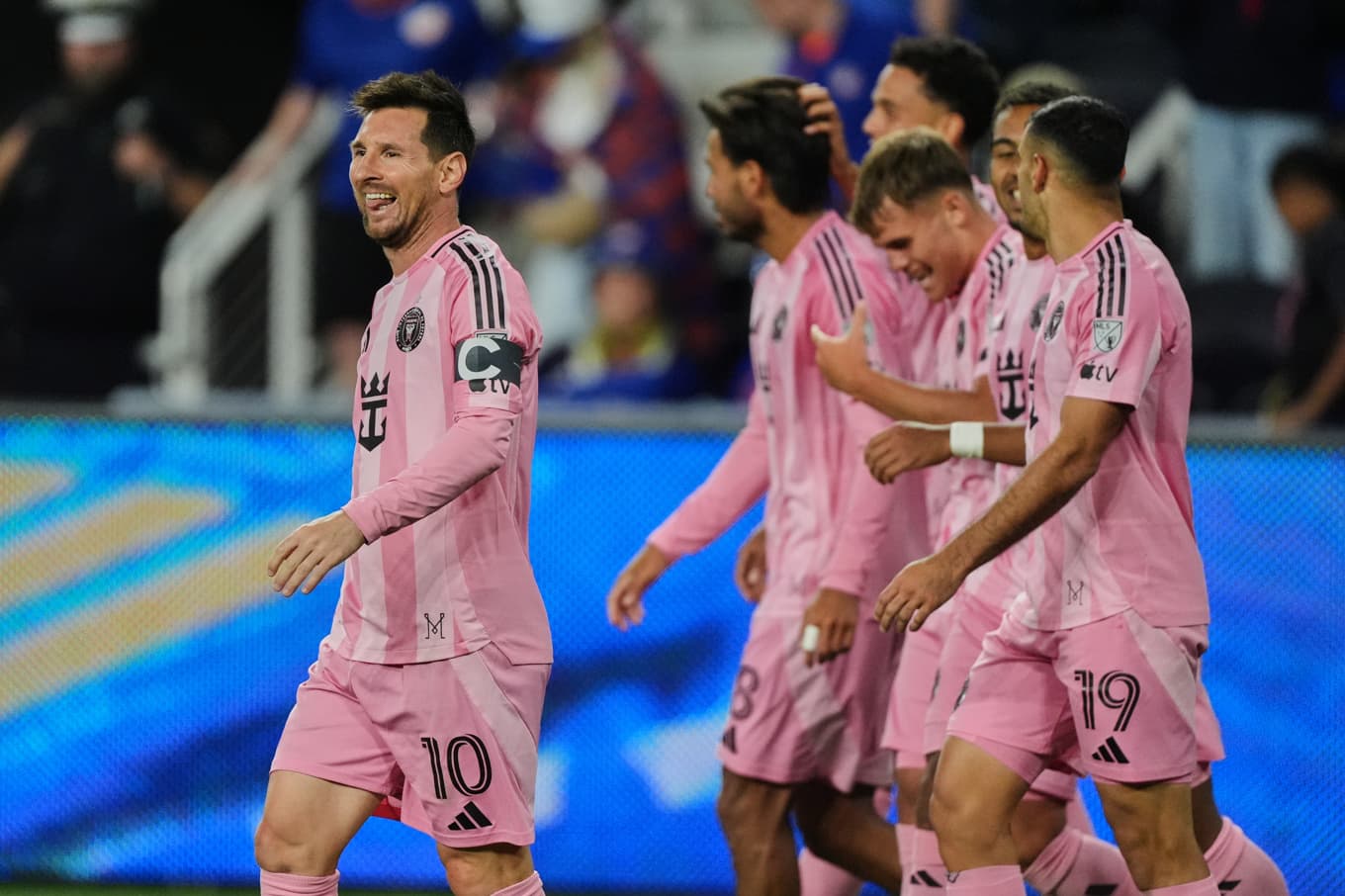 Lionel Messi ser nöjd ut efter att ha gjort mål under en match i den nordamerikanska proffsligan MLS på onsdagen. Foto: Joshua A. Bickel  /AP/TT