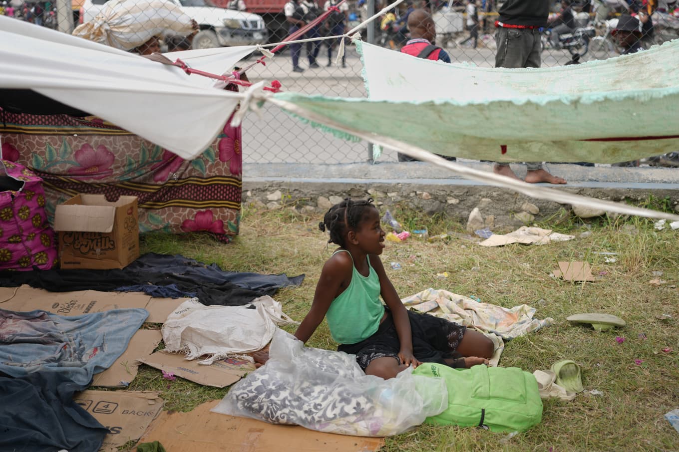 Tusentals människor har tvingats fly på grund av gängvåldet i Haiti. Foto: Odelyn Joseph/AP/TT