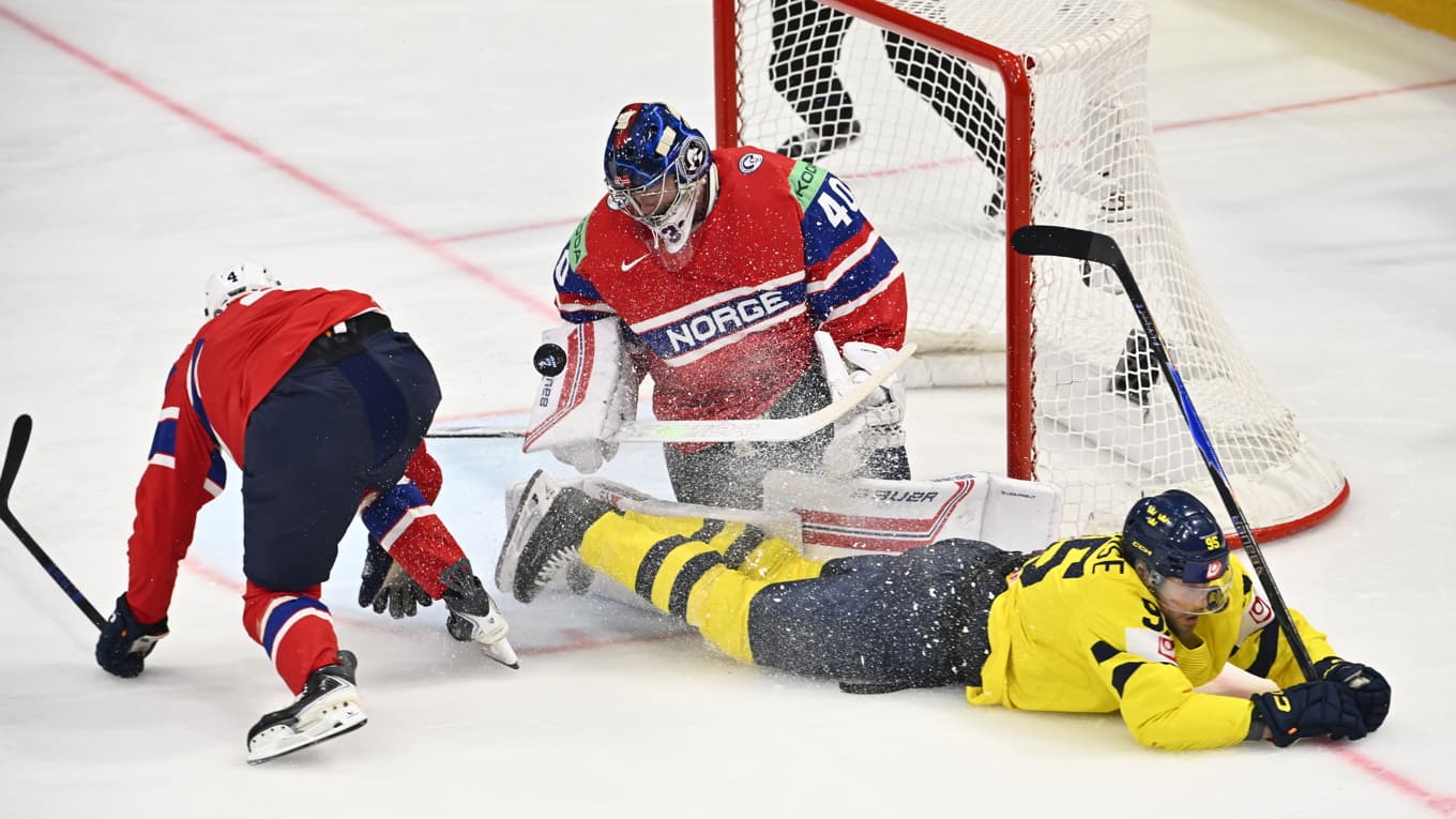Tre Kronor åkte på en tung förlust i VM mot "lillebror" Norge. Foto: Anders Wiklund/TT
