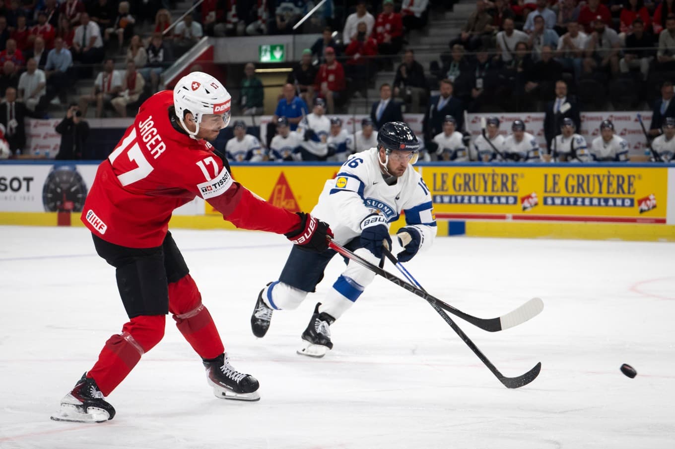 Ken Jäger sköt Schweiz till en kvartsfinal mot Sverige i hockey-VM. Foto: Andreas Becker/AP/TT
