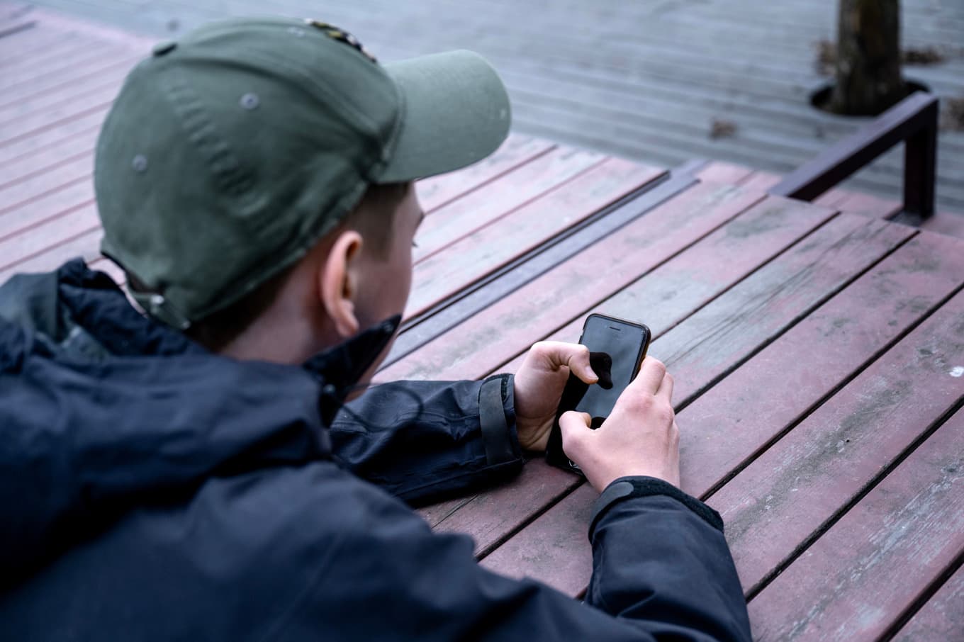 Rekryteringen av de unga sker ofta via chattar i appar eller spel. Arkivbild. Foto: Christine Olsson/TT