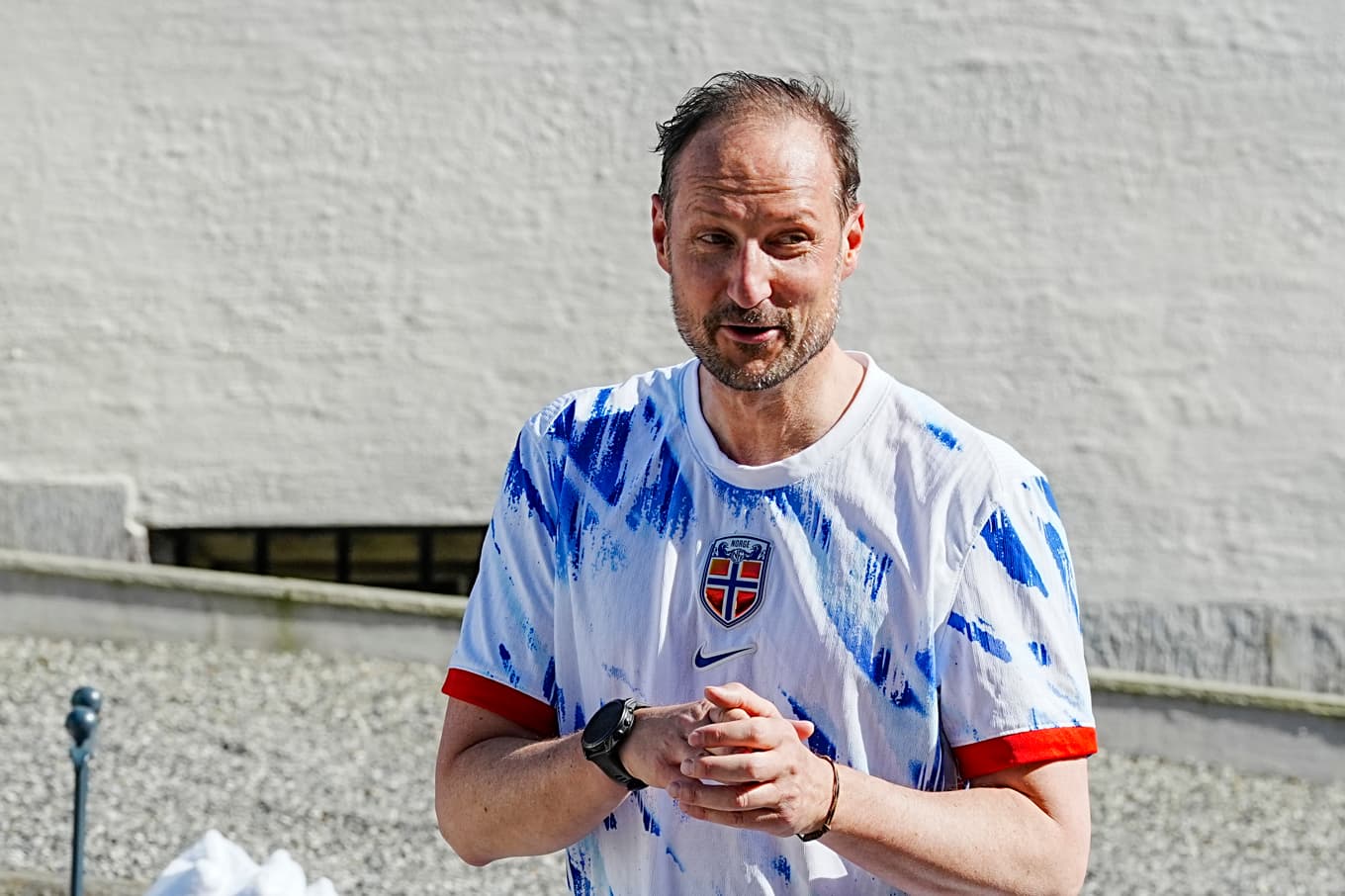 Kronprins Haakon vid det traditionella fotbollsevenemanget Skaugum-kampen i torsdags. Foto: Terje Pedersen/NTB/TT