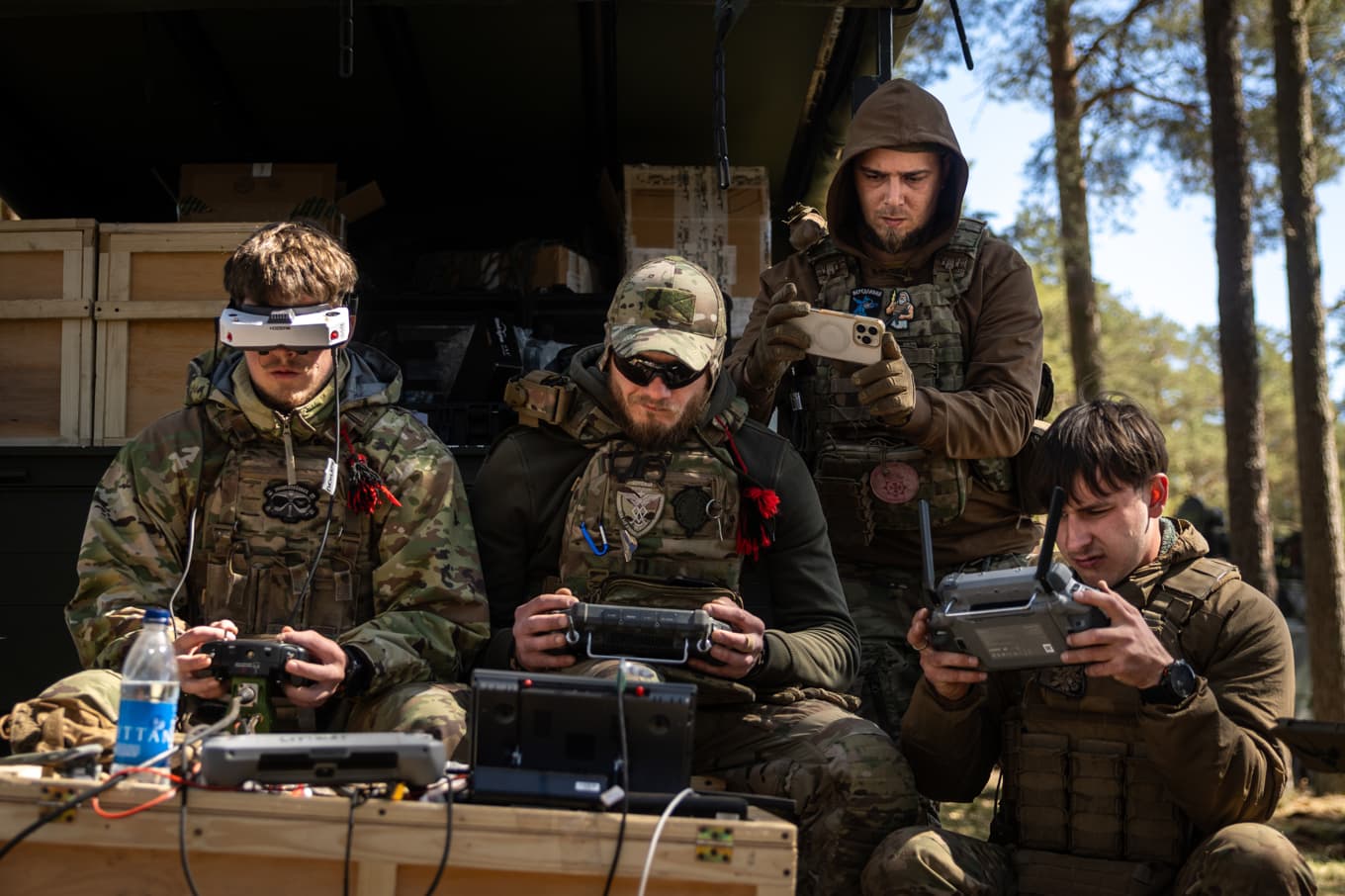 Ukrainska drönaroperatörer i Sverige under övningen Aurora 26. Foto: Försvarsmakten.