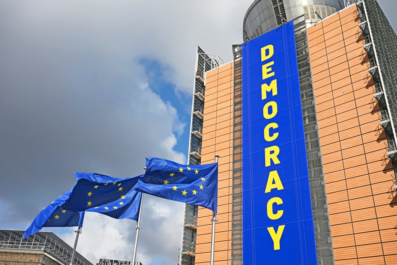 Agora EU är ett nytt EU-program som föreslogs av EU-kommissionen förra året och som nu förhandlas mellan EU:s institutioner. Därefter väntas programmet bli en del av nästa långtidsbudget  – en rekordstor budget på 1 984 miljarder euro för 2028–2034. Foto: Nicolas Tucat/AFP