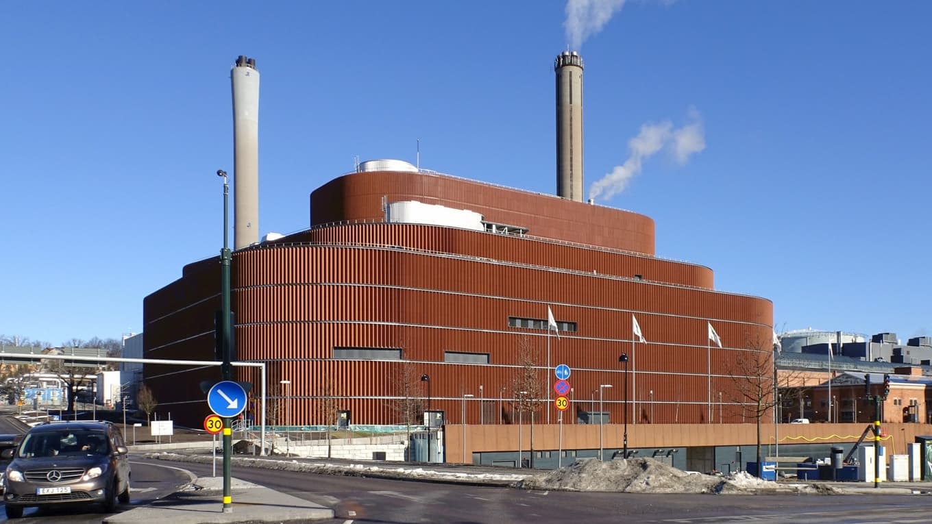 Svensk skogsråvara driver el och värme i stor skala – en central del av energisystem, jobb och beredskap. Foto: Holger Ellgaard