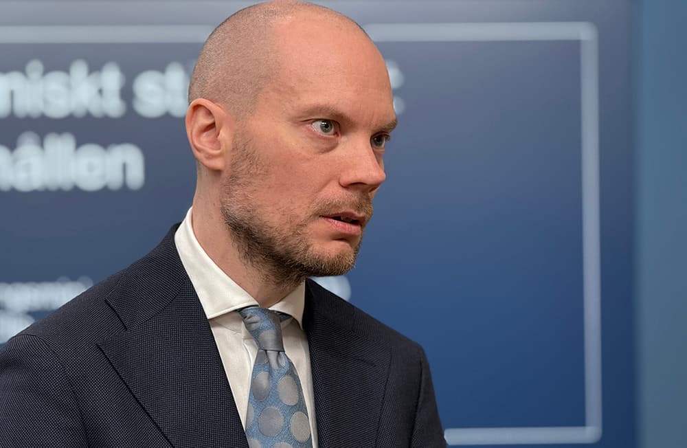 Martin Kinnunen (SD) är mest nöjd med att drivmedel blir billigare. Foto: Staffan Erfors