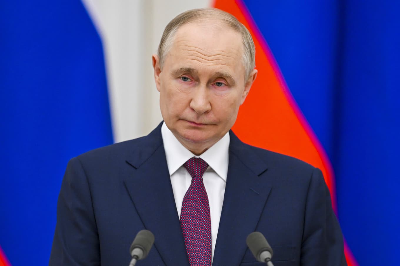 Putin ser lugnt på medan Europa på grund av stor andel vindkraft blir mer och mer beroende av fossil energi – som han kan sälja. FOTO: Shutterstock