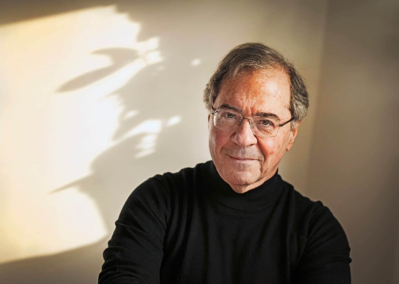 ”Att döma människan till att inte få något sagt utan att det omedelbart förvrängs, missförstås och skapar split och hat, är ett straff värdigt en krets i Dantes helvete”, skriver Göran Rosenberg i bokens titelessä. Foto: Cato Lein
