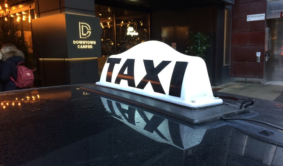 Vissa taxibolag är oseriösa och använder sig av aggressiv försäljning och vilseledande uppgifter. Foto: Tony Lingefors