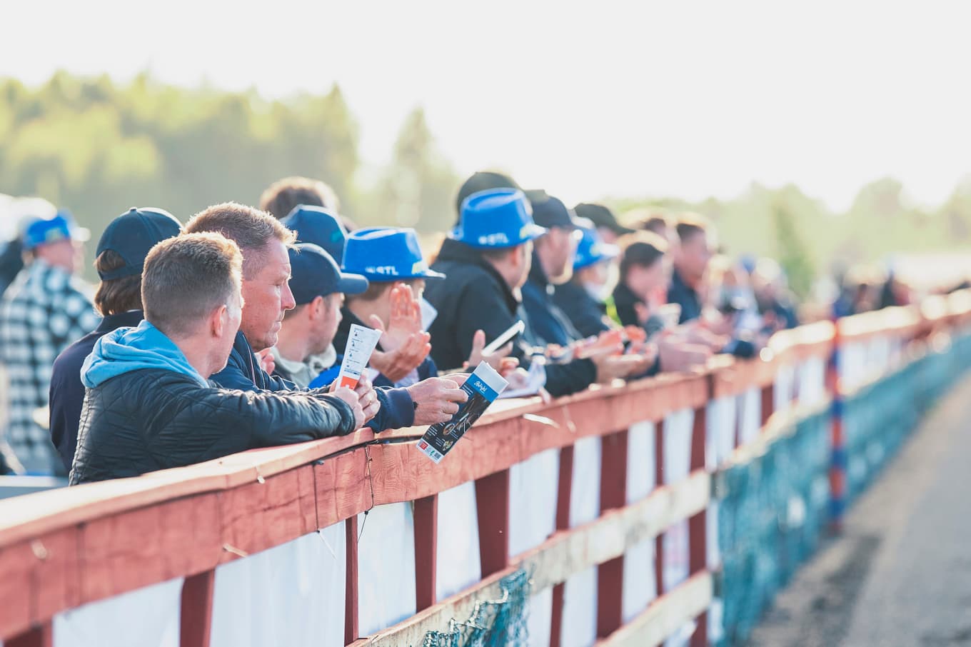 Tingsryd är en populär travbana på sommaren. Nu har banan fått rikstoton (V85) varje år och den här typen av bana är viktig för framtiden, menar krönikören. foto: Mikael Rosenquist/TR Bild