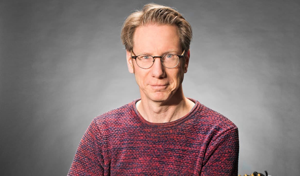 Nyckelharpisten Olov Johansson är ny ledamot av Kungliga Musikaliska akademien. Foto: Sarah Torén