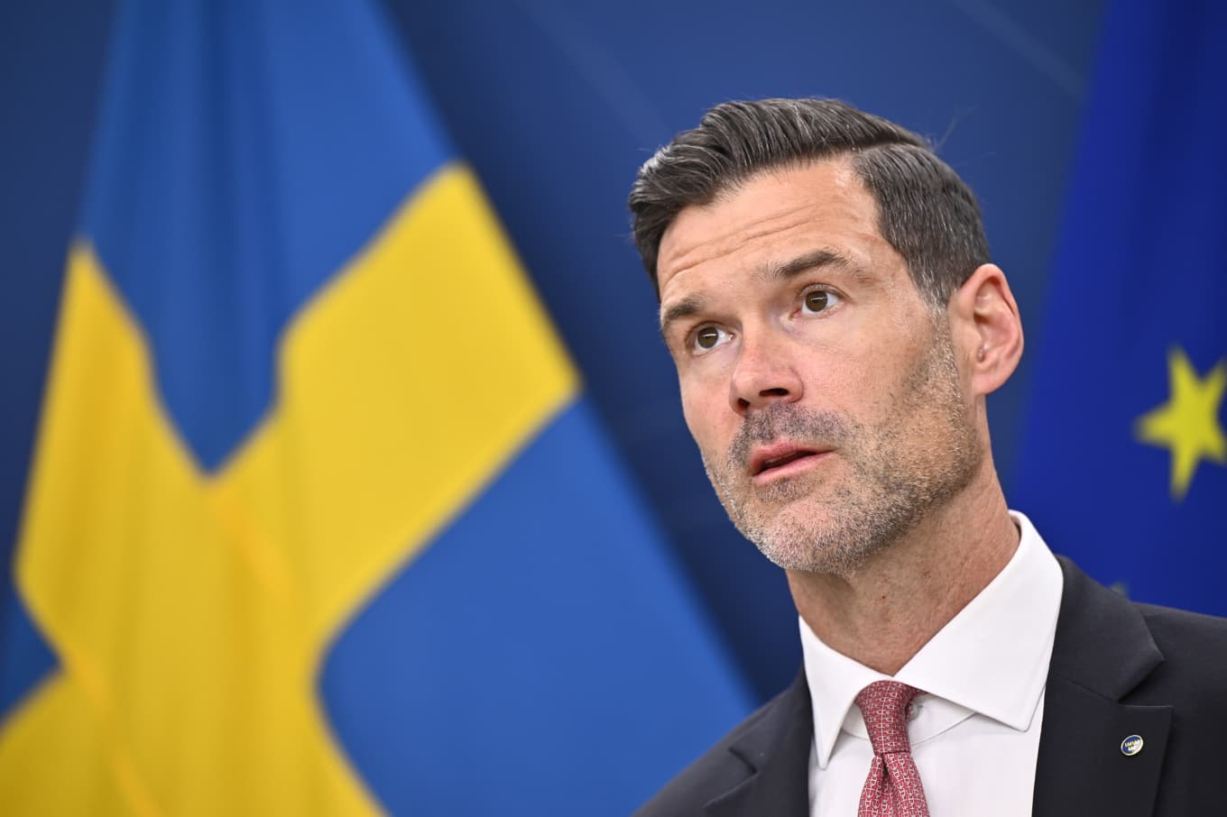 Migrationsminister Johan Forssell presenterar nya lagförslag för anhöriginvandring. Foto: Henrik Montgomery/TT