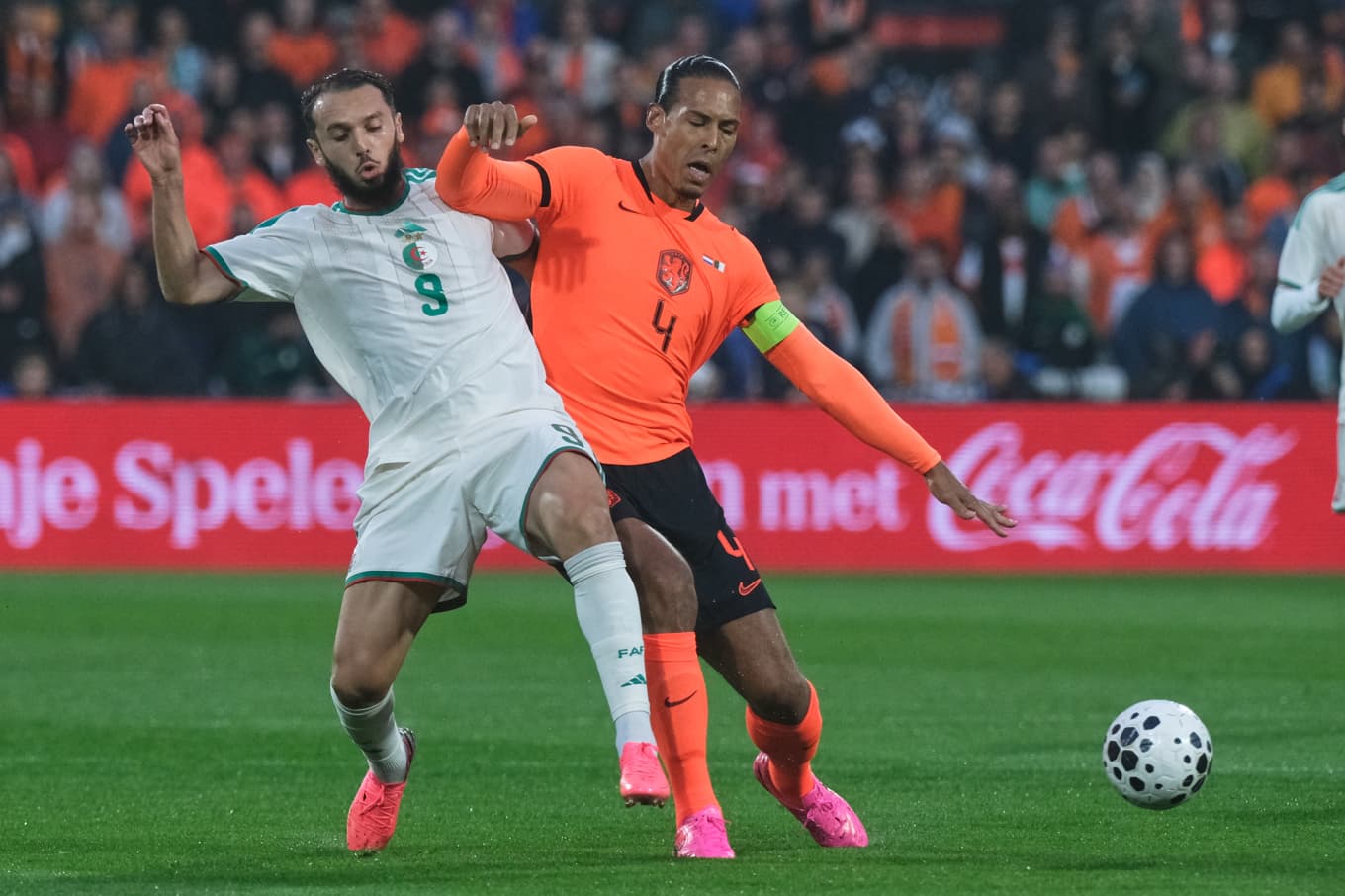 Virgil van Dijks Nederländerna förlorade hemma mot Algeriet. Foto: Patrick Post/AP/TT