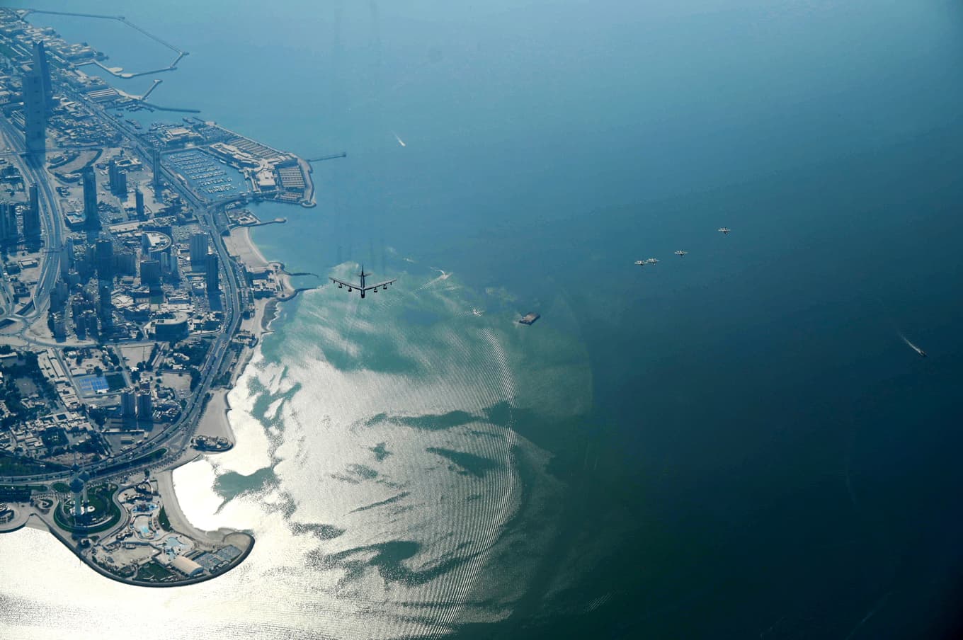 Arkivbild med vy över Kuwait City. Foto: Charles Fultz/USA:s flygvapen via AP/TT
