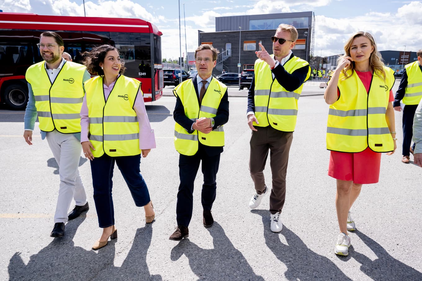 Tidöpartiernas många budgetutspel den senaste tiden har inte lyft siffrorna i SCB:s mätning. Här presenterar SD-ledaren Jimmie Åkesson, L-ledaren Simona Mohamsson, statsminister och M-ledaren Ulf Kristersson och KD-ledaren Ebba Busch en satsning på billigare kollektivtrafik. Foto: Christine Olsson/TT