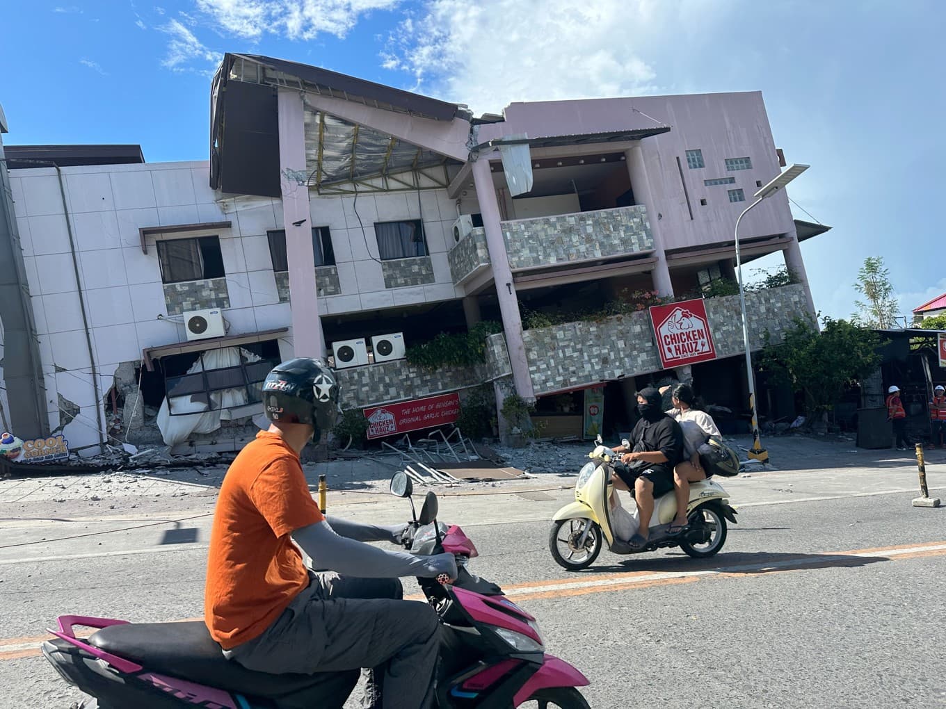 En jordbävningsskadad byggnad i den filippinska staden General Santos på Mindanao. Foto: AP/TT