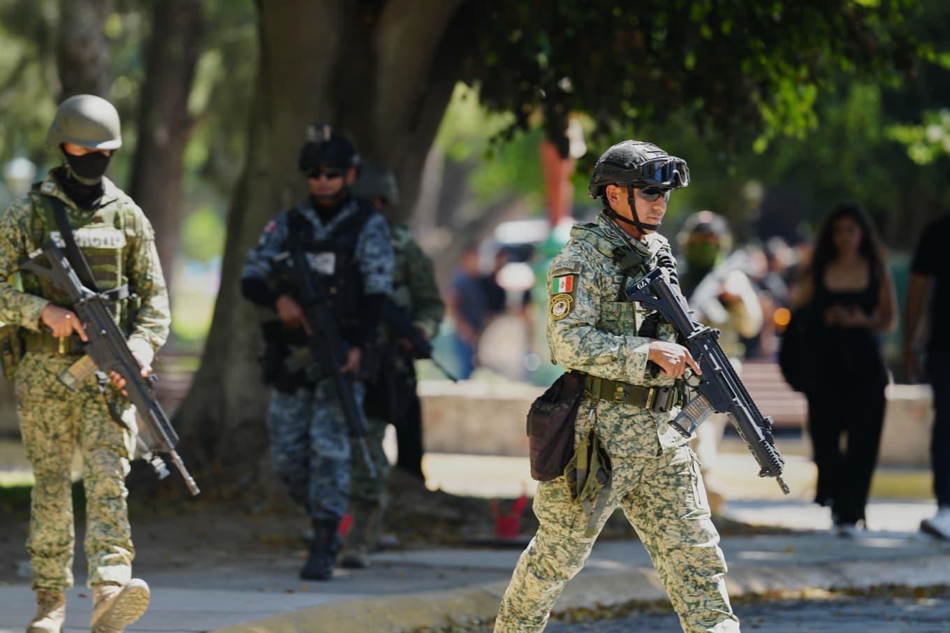 Mexikanska armésoldater patrullerar i Guadalajara efter våldsamheter. Arkivbild. Foto: Refugio Ruiz/AP/TT