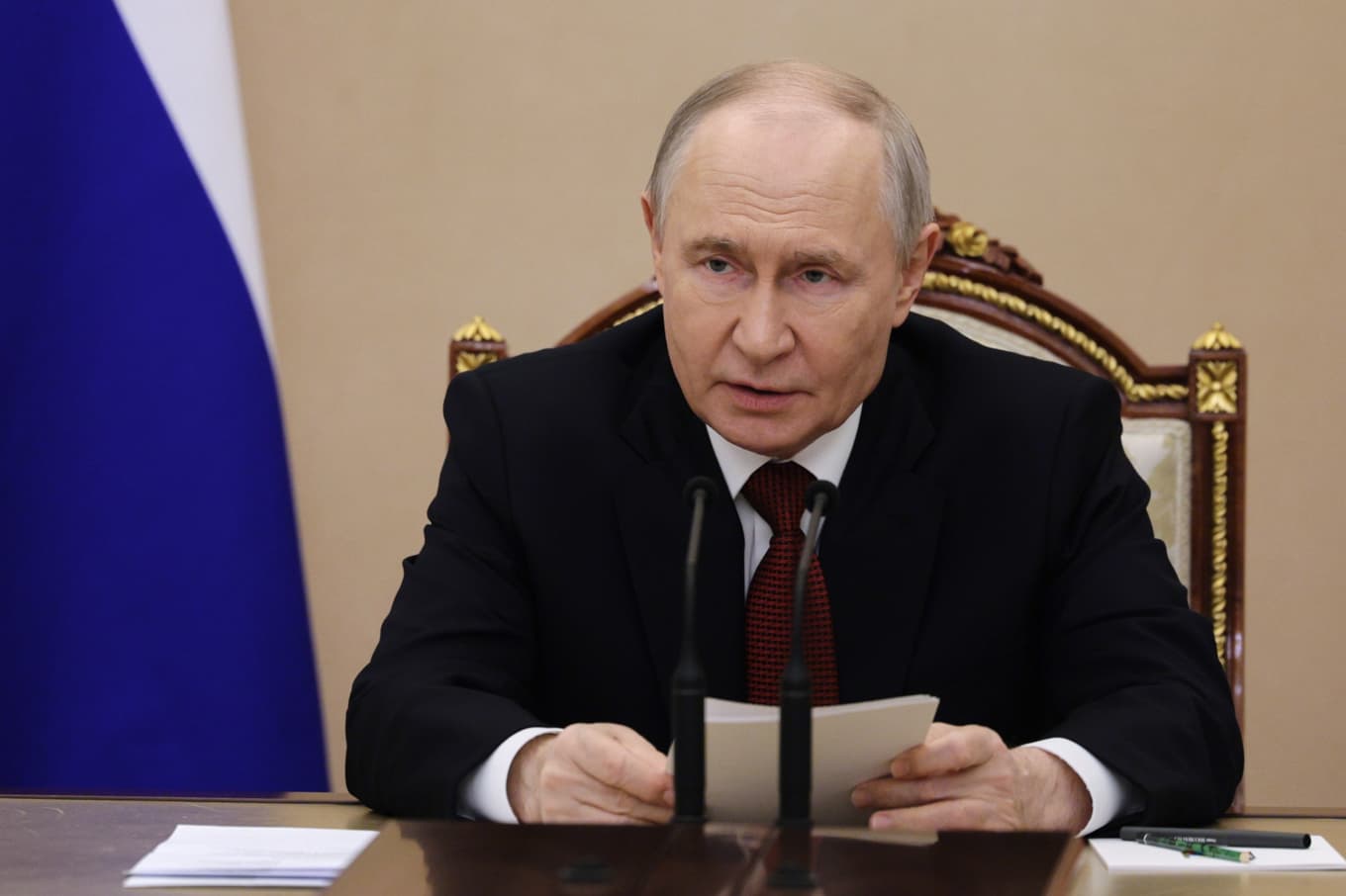 Rysslands president Vladimir Putin under söndagens möte i Kreml med regeringstjänstemän och chefer inom oljeindustrin. Foto: Gavriil Grigorov/Sputnik/AP/TT