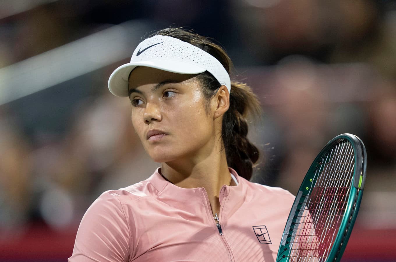Emma Raducanu missar Wimbledon. Arkivbild. Foto: Christinne Muschi/AP/TT.