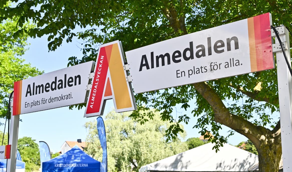 Epoch Times nyhetschef Staffan Erfors sammanfattar Almedalsveckan 2026 och lyfter bland annat valrörelsens första signaler, regeringsfrågan och hur det politiska landskapet förändrats inför höstens val. Foto: Anders Wiklund/TT