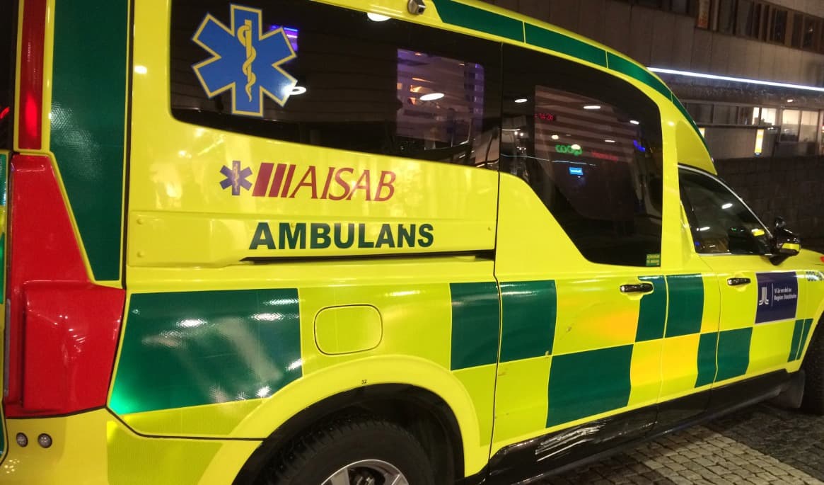 Många ambulanssjukvårdare riskerar att utsättas för hot och våld i samband med utryckningar. Foto: Tony Lingefors