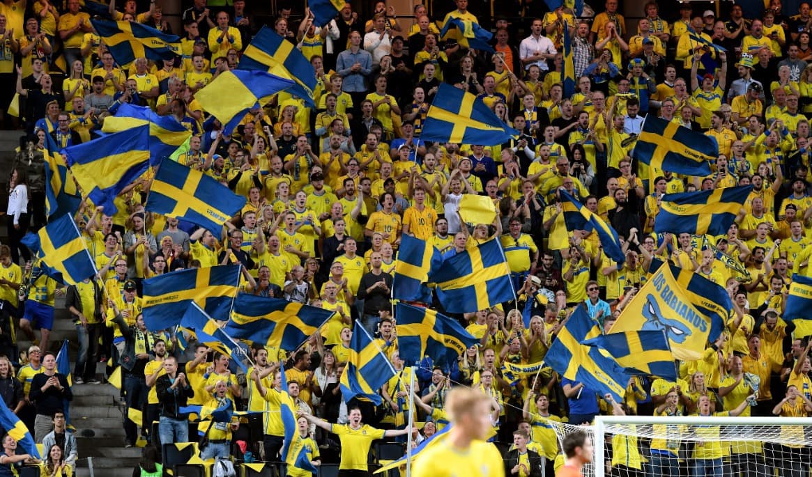 Det är dukat för fotbollsfest och elfte timmen lyckades Sverige säkra en biljett. Epoch Times sportchef Jonas Arnesen hoppas att inte höga förväntningar på laget ska förstöra feststämningen. Foto: Jonas Ekströmer/TT