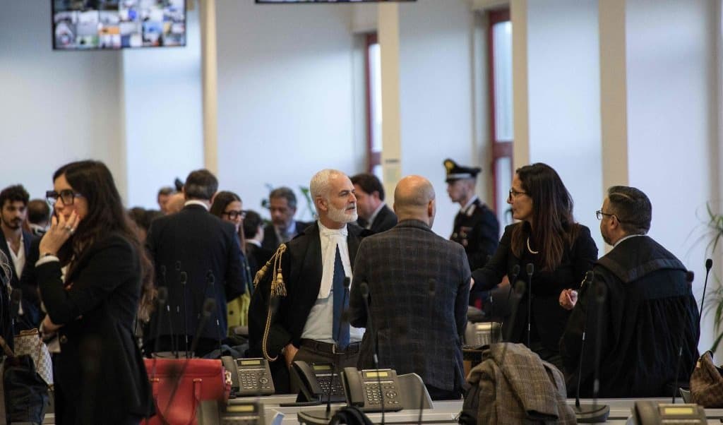 En bild från en stor rättegång mot den kalabriska maffian, ’Ndranghetan, i Lamezia Terme, Italien år 2023. Foto: Gianluca Chininea/AFP via Getty Images