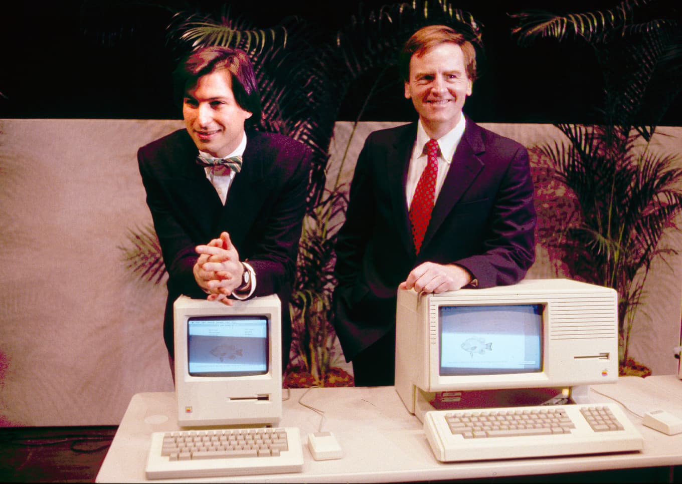Steve Jobs, Apples grundare och vd (1984) och vice vd John Sculley (senare vd). Foto: AP/TT