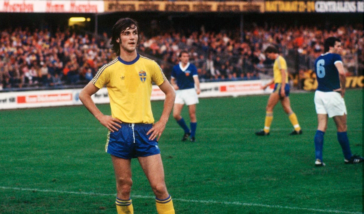 Den tidigare VM-stjärnan Ralf Edström skräder inte orden när han sågar årets VM-upplägg med 48 deltagande lag, som han anser urvattnar elitprägeln på turneringen. Foto: Jan Collsiöö/TT