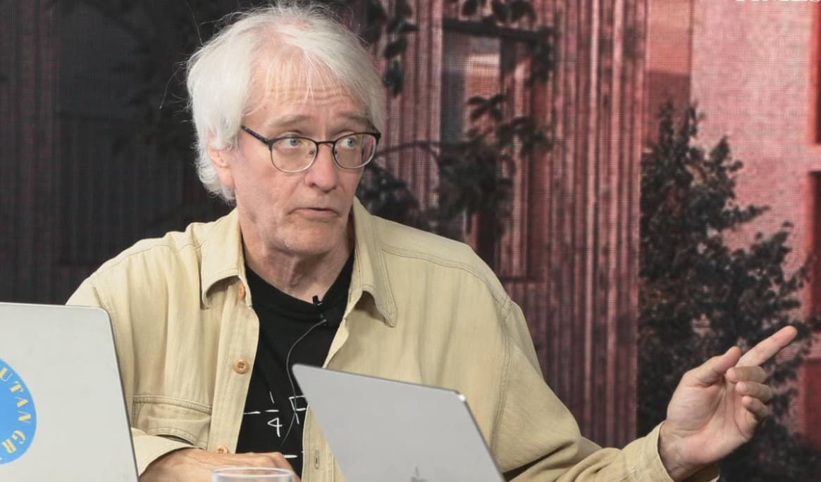 Frilansjournalisten Andreas Henriksson varnar för att Botkyrkaaffären inte är ett isolerat fall utan ett exempel på hur organiserad brottslighet kan påverka politik, föreningsliv och offentlig verksamhet. Foto: Epoch Times