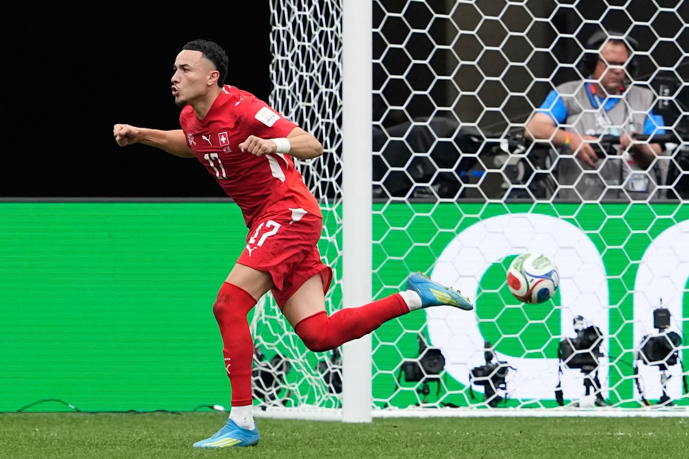 Ruben Vargas sköt Schweiz till kvartsfinal. Foto: Lindsey Wasson/AP/TT