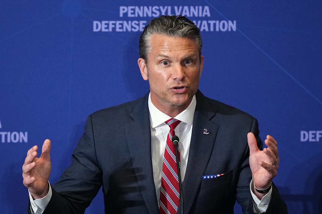 USA:s försvarsminister Pete Hegseth vill få ökade anslag. Bild från förra veckan. Foto: Matt Rourke/AP/TT