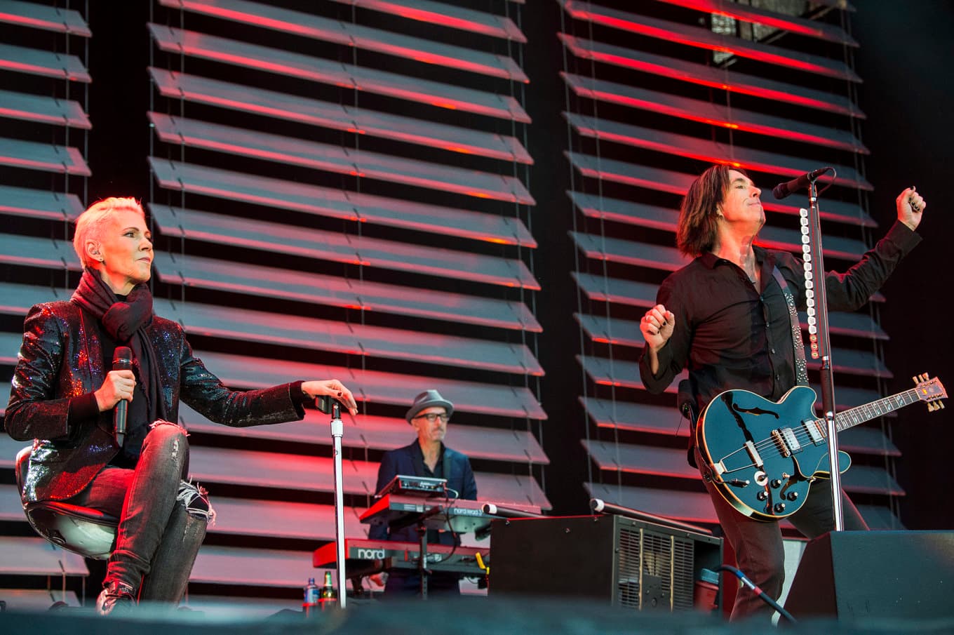 Marie Fredriksson och Per Gessle i Roxette under Sverigeturnén 2015. Foto: Suvad Mrkonjic/TT