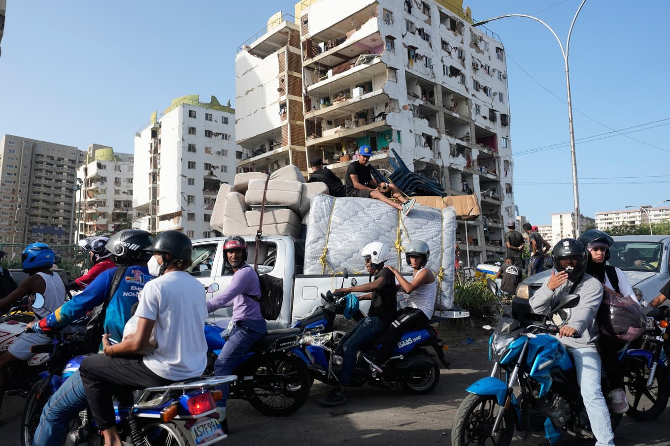 Skador på byggnader i Catia la Mar, Venezuela, efter jordbävningarna den 24 juni. Arkivbild. Foto: Fernando Vergara  /AP/TT