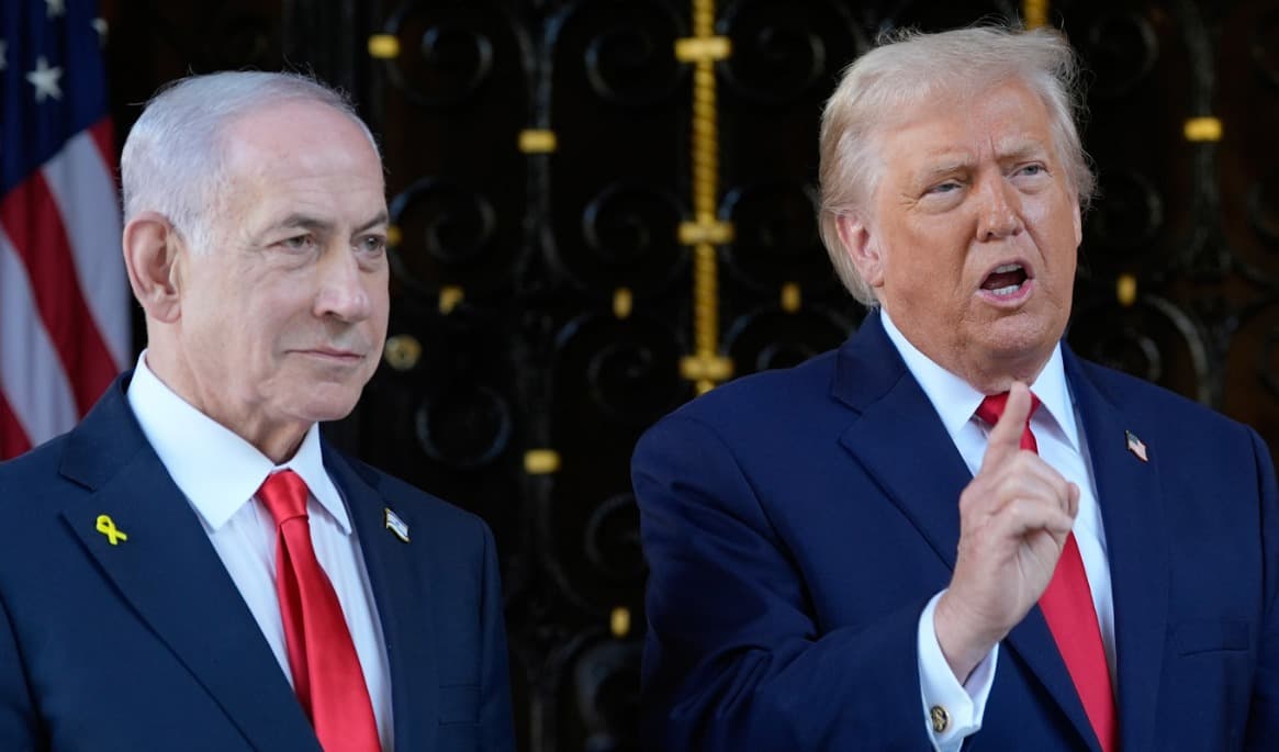 Israels premiärminister Benjamin Netanyahu besökte Trump i Mar-a-Lago i Florida i december förra året men har inte besökt Vita huset sedan Irankrigets början. Foto: Alex Brandon/AP/TT
