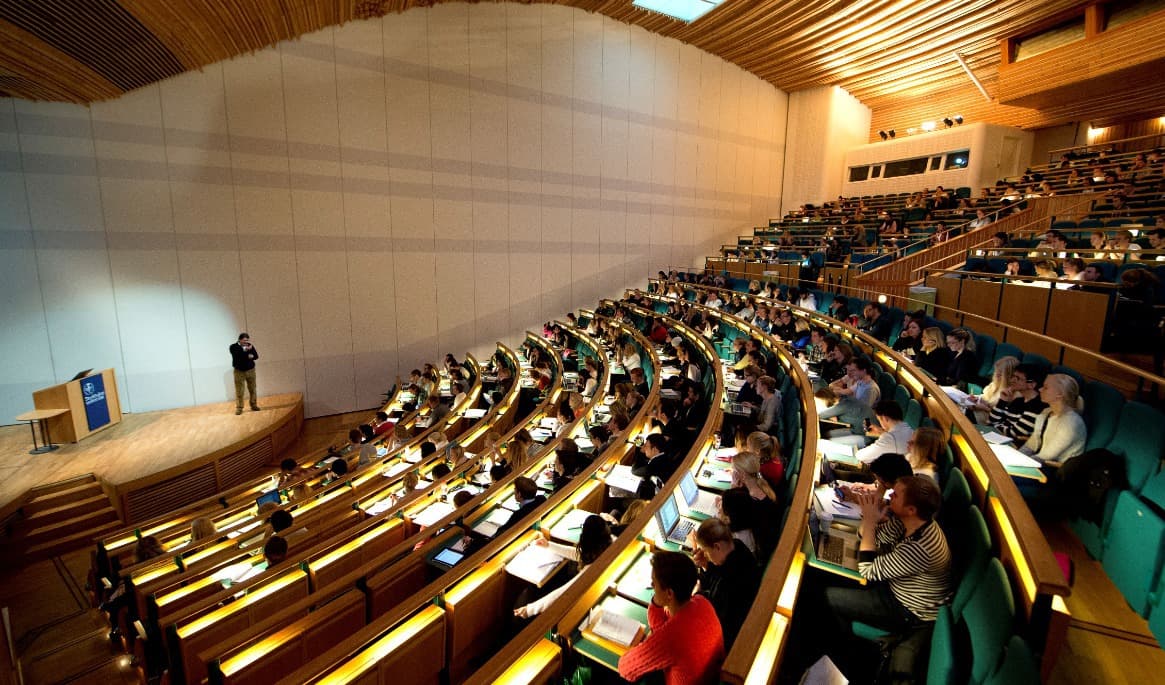 Susanne Dodillet visar i sin nya bok hur viktiga universiteten är i dag i vårt tekniska samhälle. Foto: Jonathan Näckstrand/AFP via Getty Images