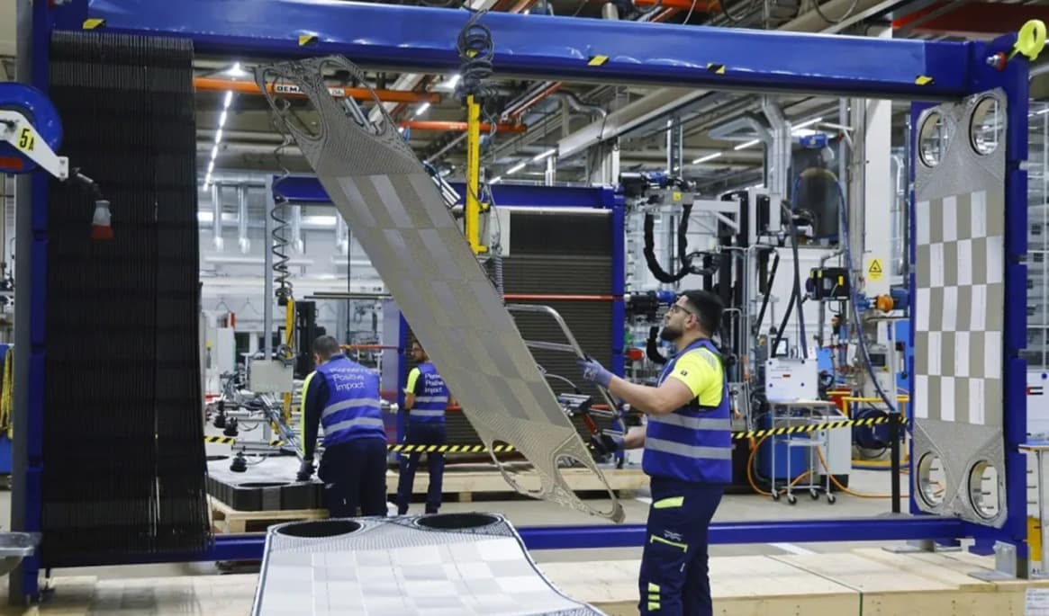Svenska Alfa Laval har på grund av tuff miljölagstiftning effektiviserat sin energianvändning. De tjänster och produkter som de utvecklat för detta exporterar de till utlandet. Foto: Ludovic Marin/AFP via Getty Images