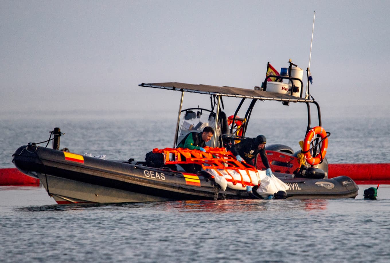 Många omkom när de försökte simma in i den spanska exklaven Ceuta. Foto: Antonio Sempere/AP/TT
