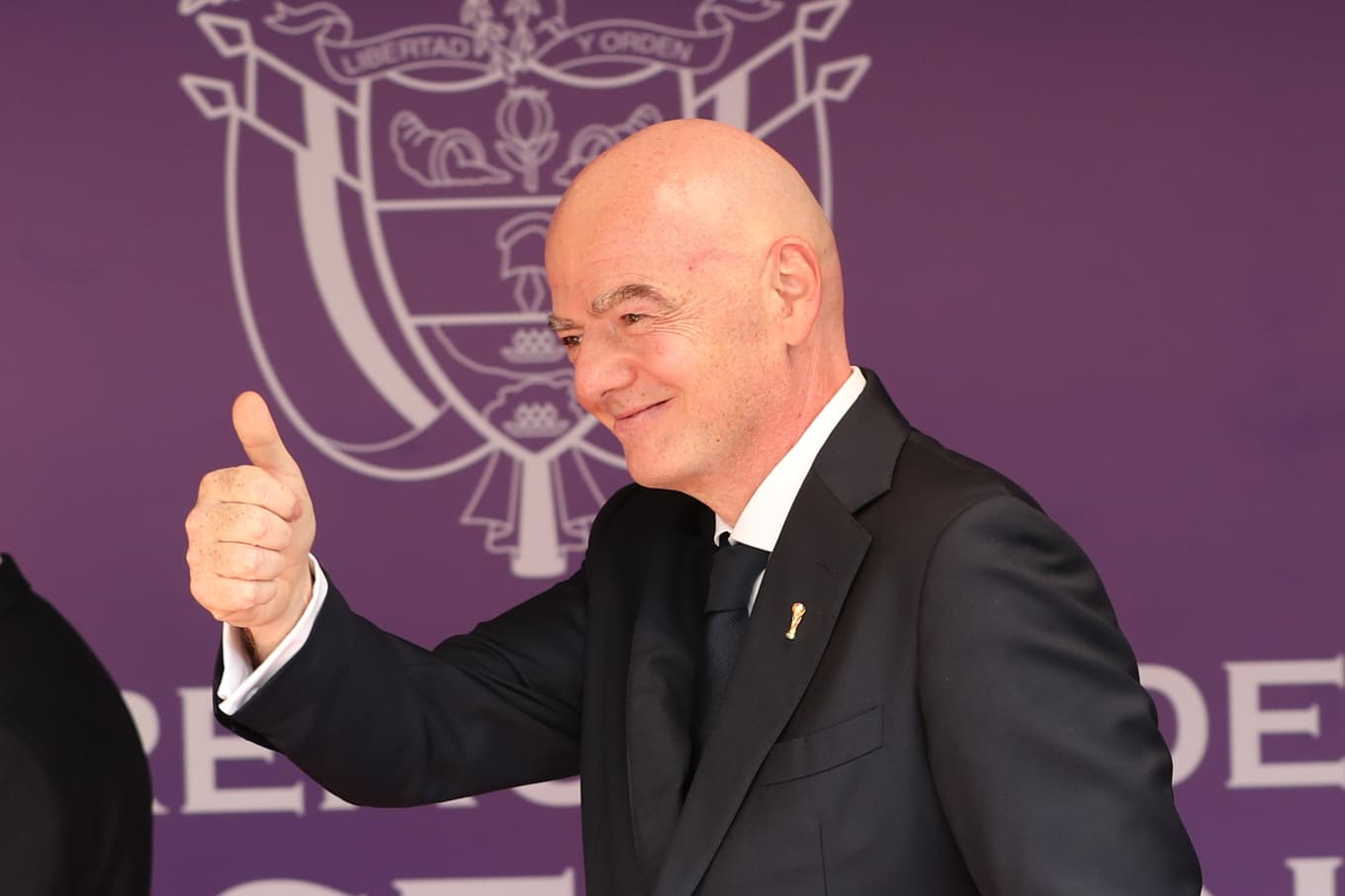 Fifa-ordförande Gianni Infantino under ett besök i Colombia förra veckan när Abelardo de la Espriella tillträdde som president i det sydamerikanska landet. Foto: Santiago Saldarriaga/AP/TT
