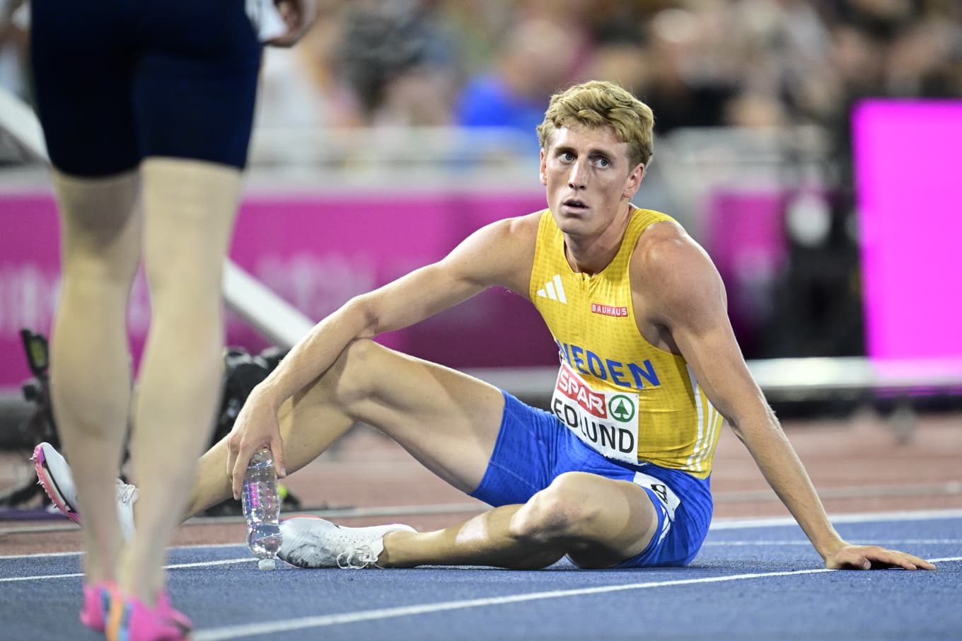 Oskar Edlund besviken fyra på 400 meter häck. Foto: Jonas Ekströmer/TT