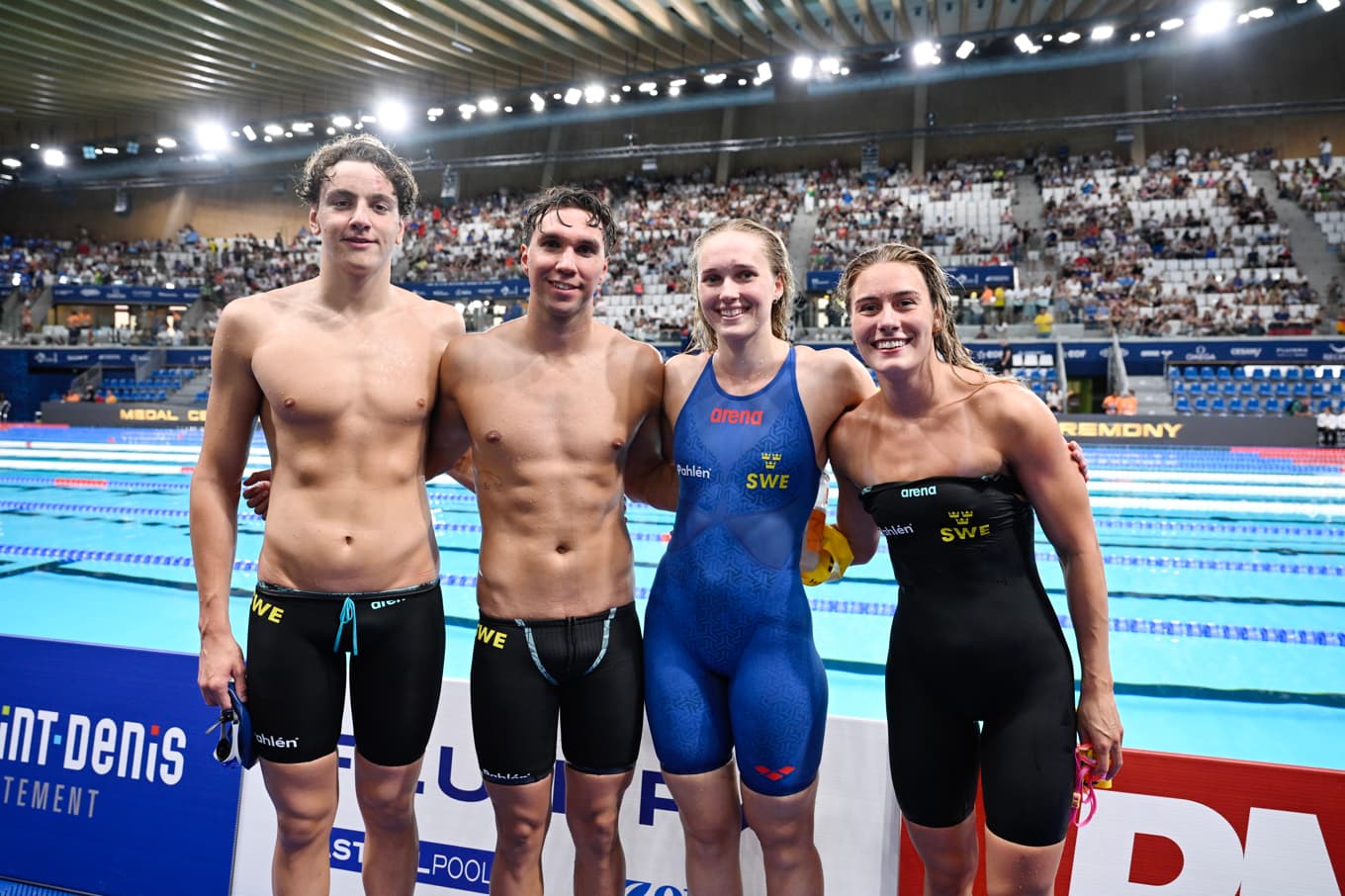 Mixedlaget med Ludvig Bartolek, Robin Hanson, Elvira Mörtstrand och Sofia Åstedt krossade det svenska rekordet två gånger på 4x200 meter fritt i EM. Foto: Christine Olsson/TT